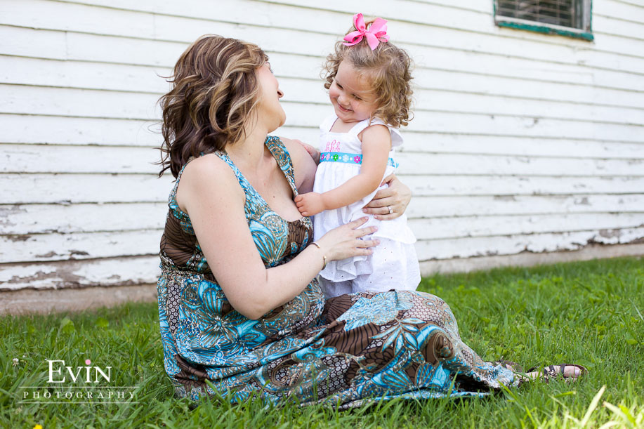 Maternity Photos taken at Harlinsdale Farm in Historic Franklin, TN by Evin Photography (10)