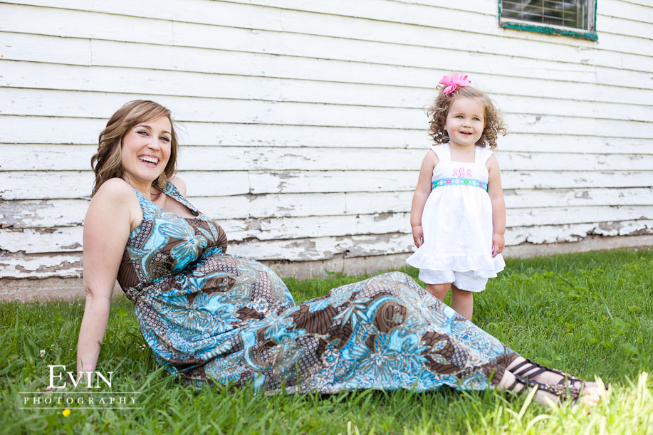 Maternity Photos taken at Harlinsdale Farm in Historic Franklin, TN by Evin Photography (9)