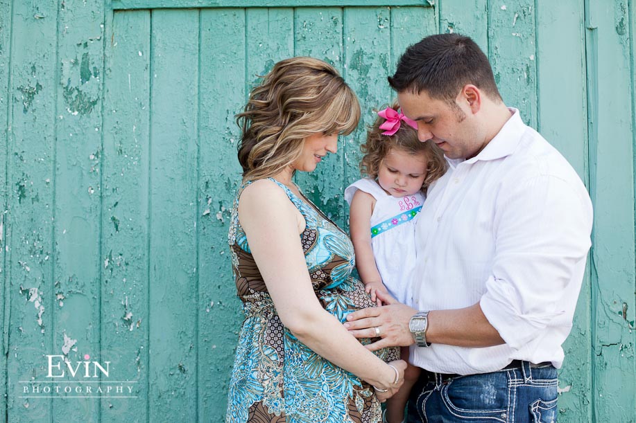 Maternity Photos taken at Harlinsdale Farm in Historic Franklin, TN by Evin Photography (7)