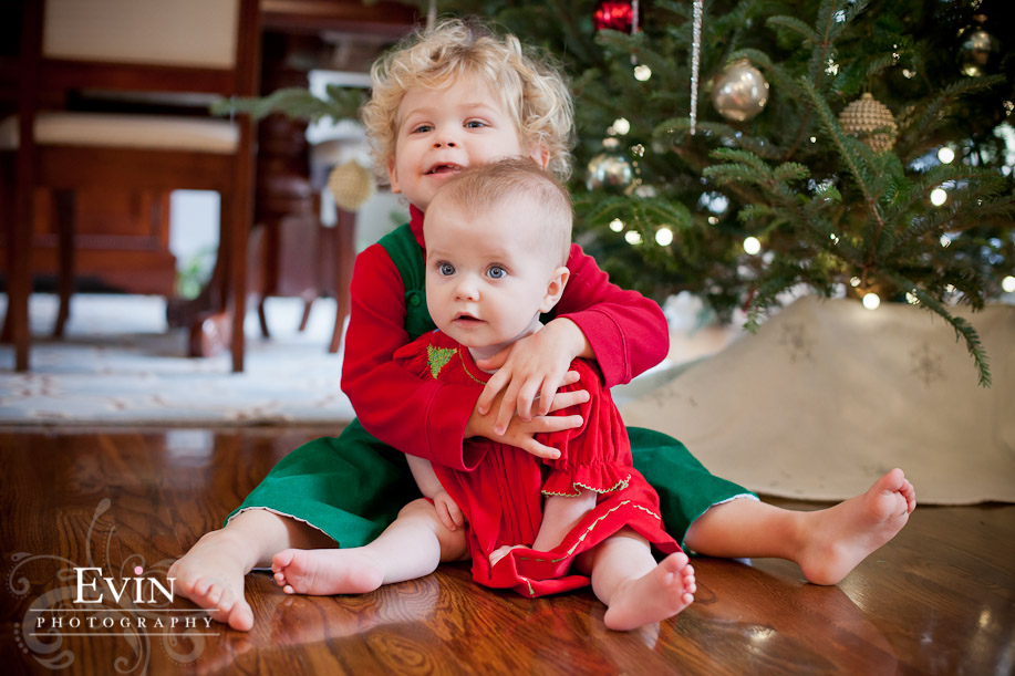 6 month baby portraits and Christmas portraits in Franklin TN by Nashville Portrait Photographer Evin Photography