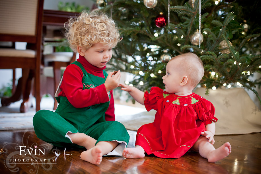 6 month baby portraits and Christmas portraits in Franklin TN by Nashville Portrait Photographer Evin Photography