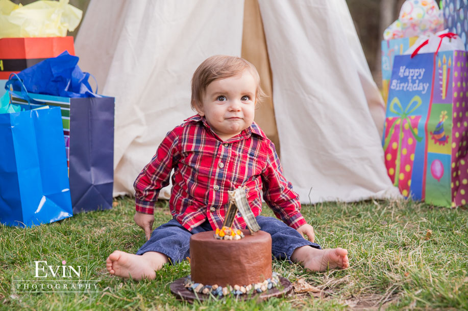 Campfire first birthday party by wedding and portrait photographer Evin Photography (25)