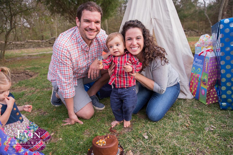 Campfire first birthday party by wedding and portrait photographer Evin Photography (29)