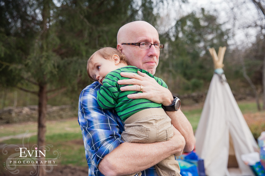 Campfire first birthday party by wedding and portrait photographer Evin Photography (33)