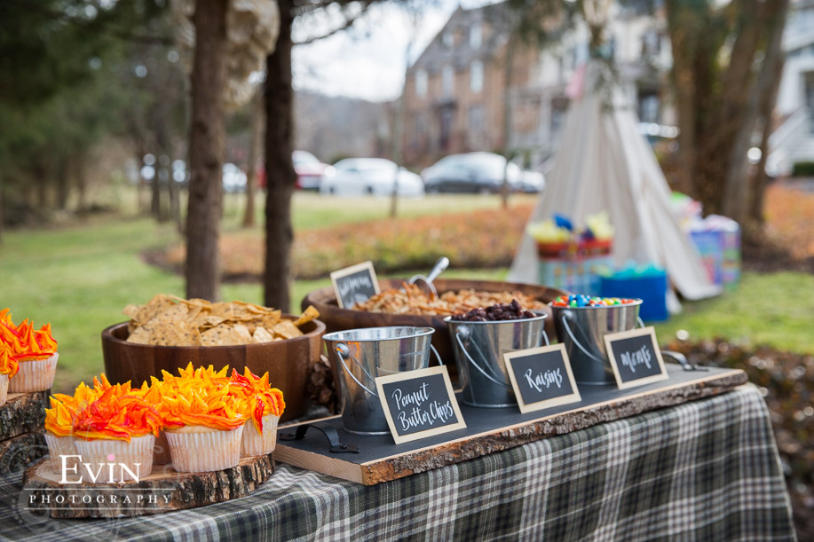Campfire first birthday party by wedding and portrait photographer Evin Photography (8)