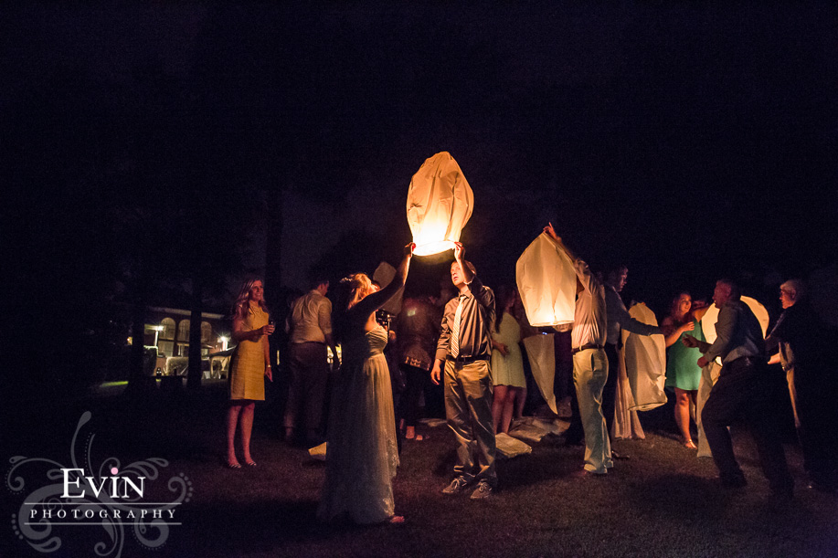 Old Hickory Lake Wedding with floating lanterns in Nashville, TN wedding photographer Evin Photography (32)