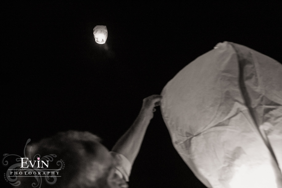 Old Hickory Lake Wedding with floating lanterns in Nashville, TN wedding photographer Evin Photography (37)