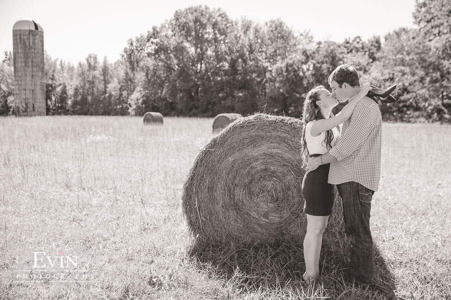 Cotton_Field_Engagement_Photos_TN-Evin Photography-15