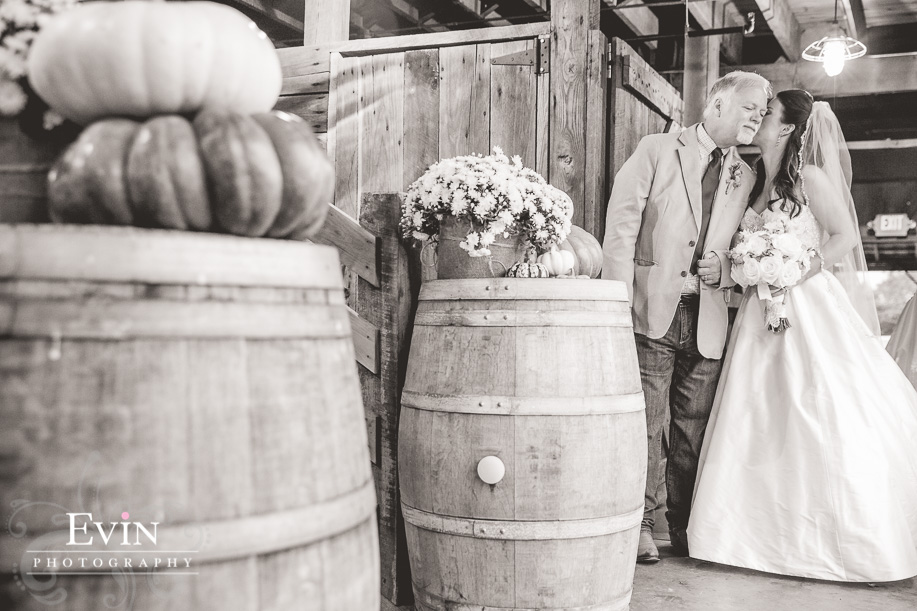Lilac_Farms_Arrington_Vineyards_Wedding_Nashville_TN-Evin Photography-16