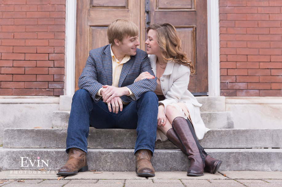 Downtown_Franklin_TN_Engagement_Photos-Evin Photography-1
