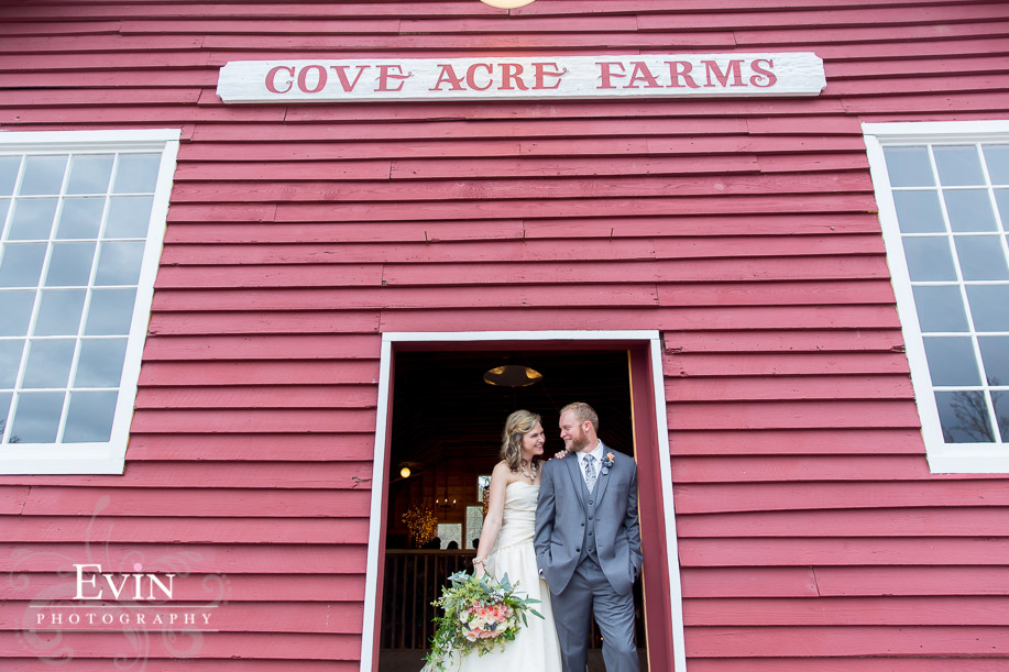 Alabama_Winter_Farm_Wedding-Evin Photography-11