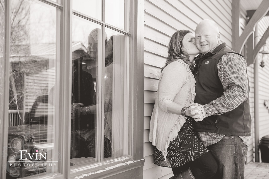 Leipers_Fork_TN_Engagement_Portraits-Evin Photography-5