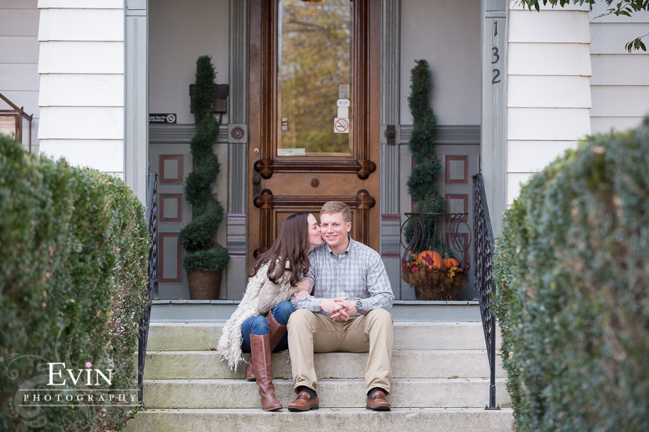 Downtown_Franklin_Engagement_Photos-Evin Photography-2