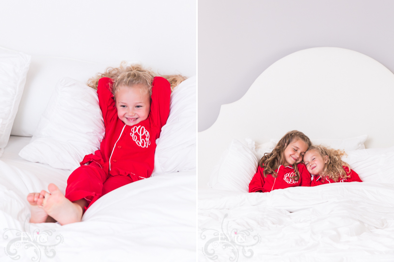 christmas_pjs_red_and_white_pillow_fight_photos-evin_photography-3