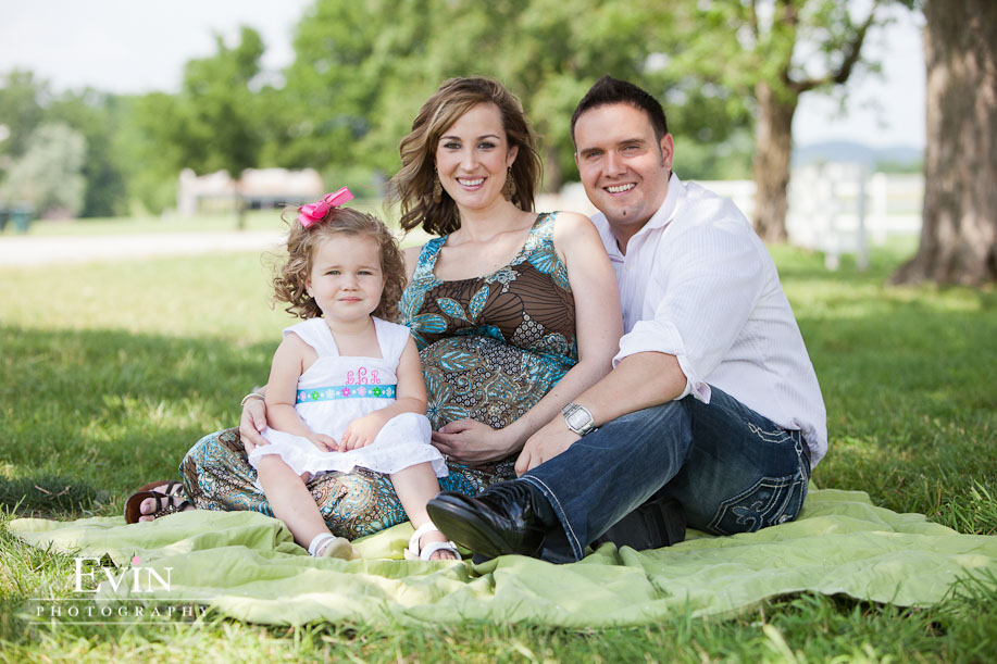 Maternity Photos taken at Harlinsdale Farm in Historic Franklin, TN by Evin Photography (15)