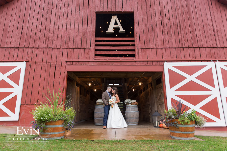 lilac farms wedding photos by Nashville wedding photographer Evin Photography